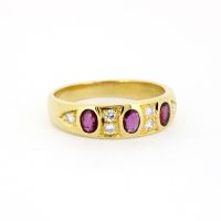 Ring 750 Gelbgold - 3 Rubine und 6 Brillanten ca. 0,12 ct G - SI Nordrhein-Westfalen - Erkrath Vorschau