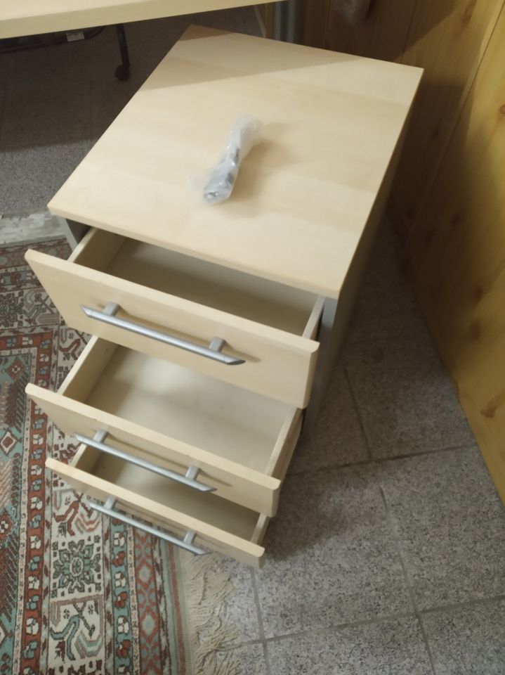 Ikea Schreibtisch + Rollcontainer in Bottrop
