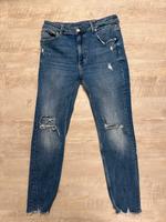 Bershka Jeans Hellbau mit Löcher und Farbkleckse Gr.40 Bayern - Ebermannstadt Vorschau