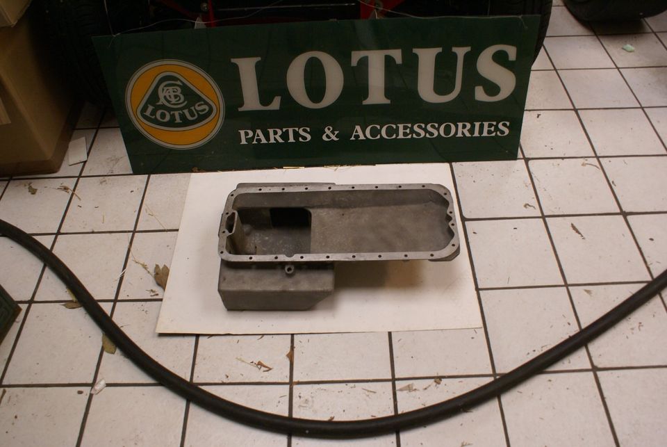 Lotus Esprit Serie 2 Oil Sump A907E0700S nur € 170.00 in Mettmann