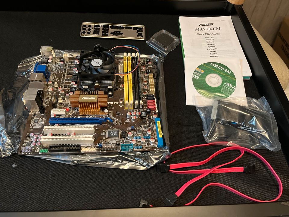 Mainboard Asus M3N78-EM AMD Athlon 64 X2 5050e 2GB Speicher in Berlin