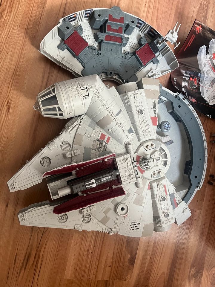 Millennium Falcon mit Licht und Sound von Hasbro/ Nerf in Husum