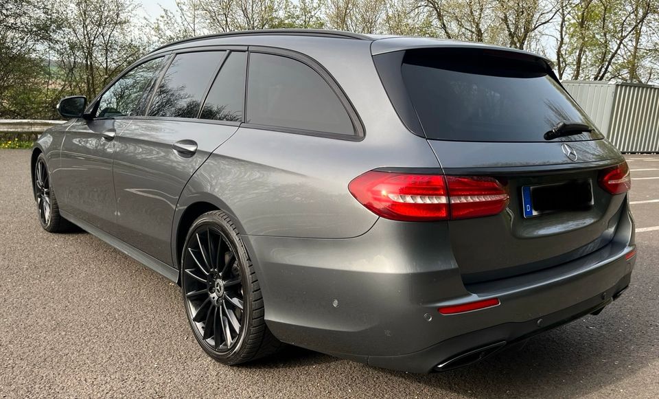 Mercedes E220d T Model, AMG Paket,SHG,AHK,8x AMG 20“ Alufelgen in Friedland