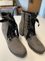 Marco Tozzi Stiefelette mit Schleifen und Ziersteinen neu Gr. 41 Bayern - Schnaittach Vorschau