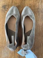 Ballerina Gr. 40 H&M Leder neu taupe/grau spitz Nordrhein-Westfalen - Ascheberg Vorschau