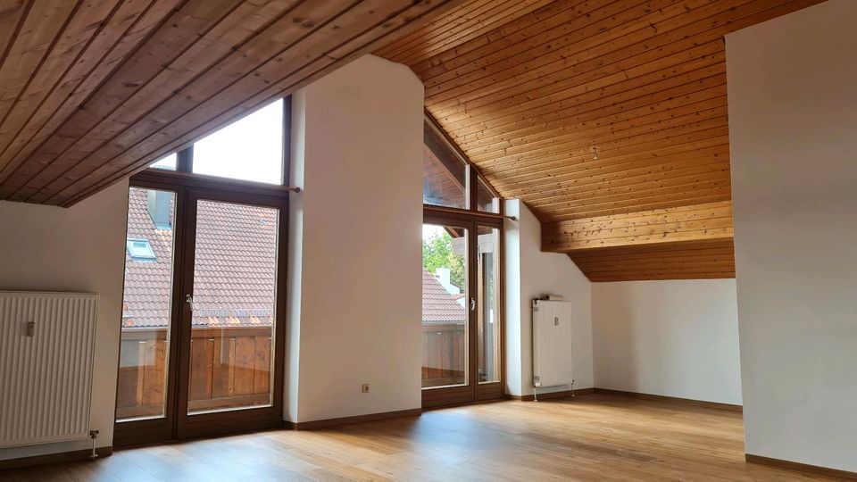 Charmante Dachgeschoss Wohnung in Altötting Süd zu vermieten in Neuötting