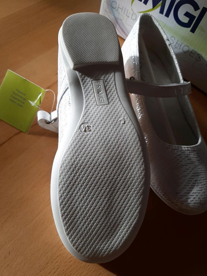 Neu Primigi Gr 34 Ballerinas Kommunionschuhe Schuhe weiß silber in Buch