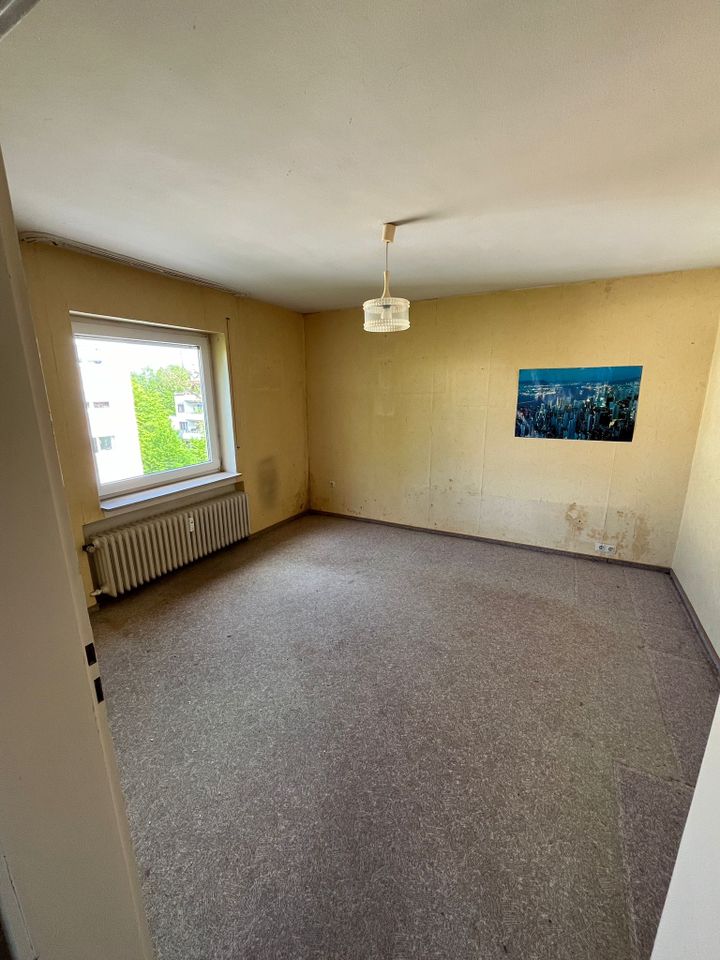 Helle 4,5-Zimmer Dachgeschosswohnung in Weingarten mit Ausblick in Weingarten