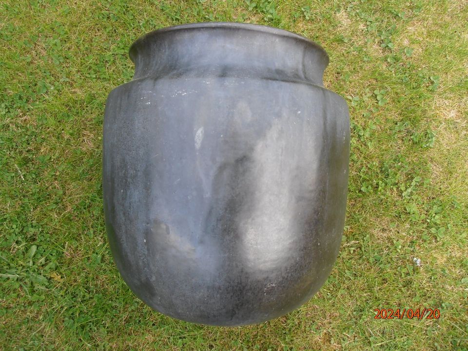 Großer, schwerer Steingut Blumentopf grau H 28cm in Gettorf