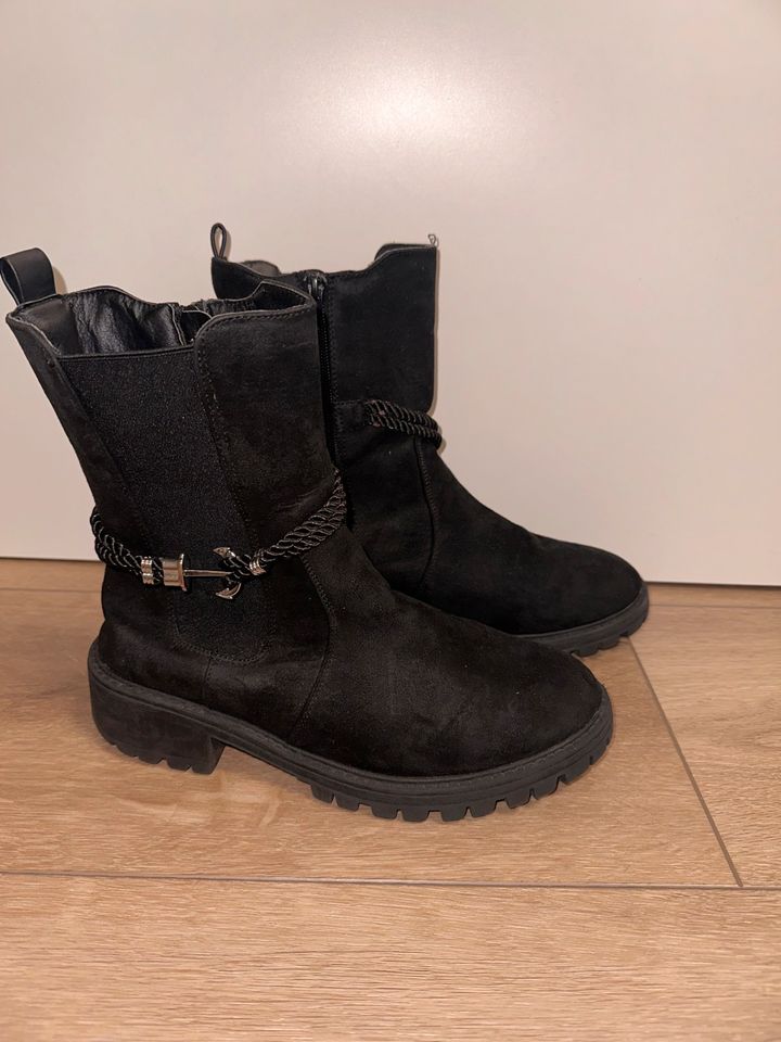 Schwarze Leder Stiefelette, Gr.39 in Mettmann