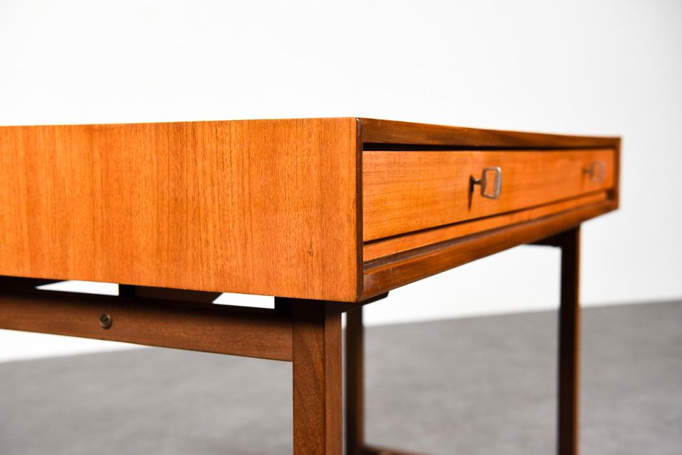 Midcentury Modern Teak Schreibtisch / Vintage Design in Centrum