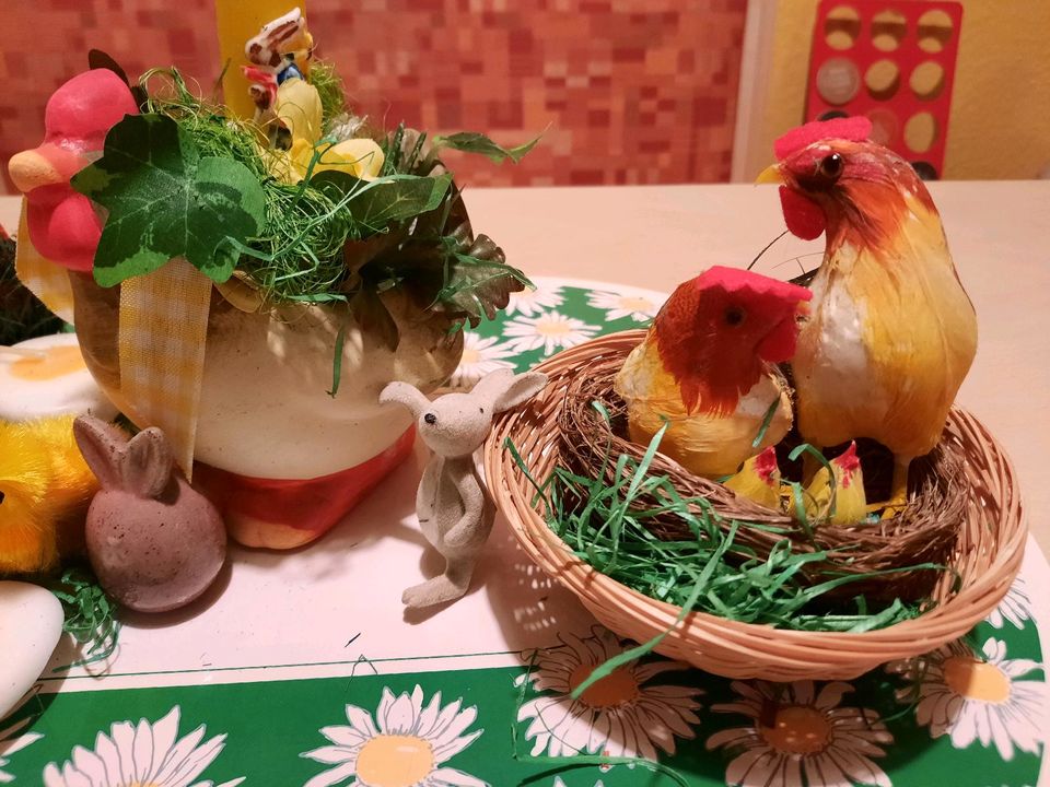 Osterdeko Nest Eier Küken Hähne in Halle