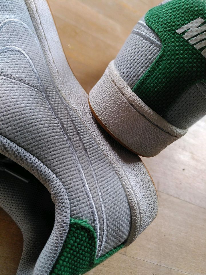 Nike Sneaker Gr. 42 grau in Alpen