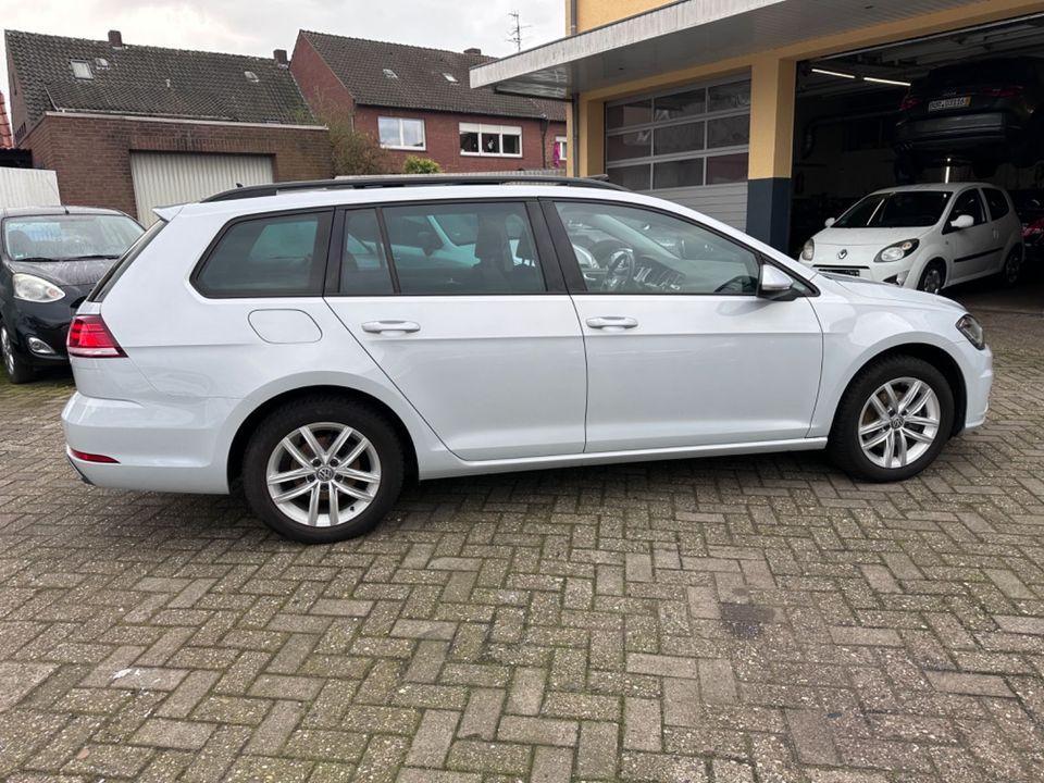 Volkswagen Golf VII Comfortline*XENON*PANO*KAMERA*NAVI*** in Nordhorn