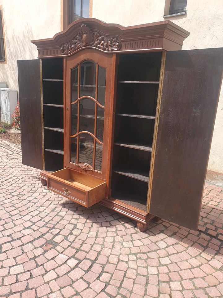 Schrank Vitrine Bücherschrank Jugendstil Möbel Antiquitäten Antik in Zellingen