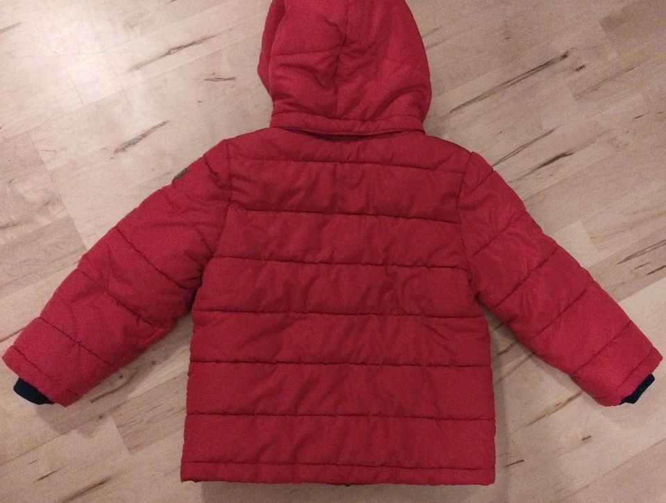 H&M Winterjacke rot Gr.110 Bündchen Kapuze unisex in Emmendingen