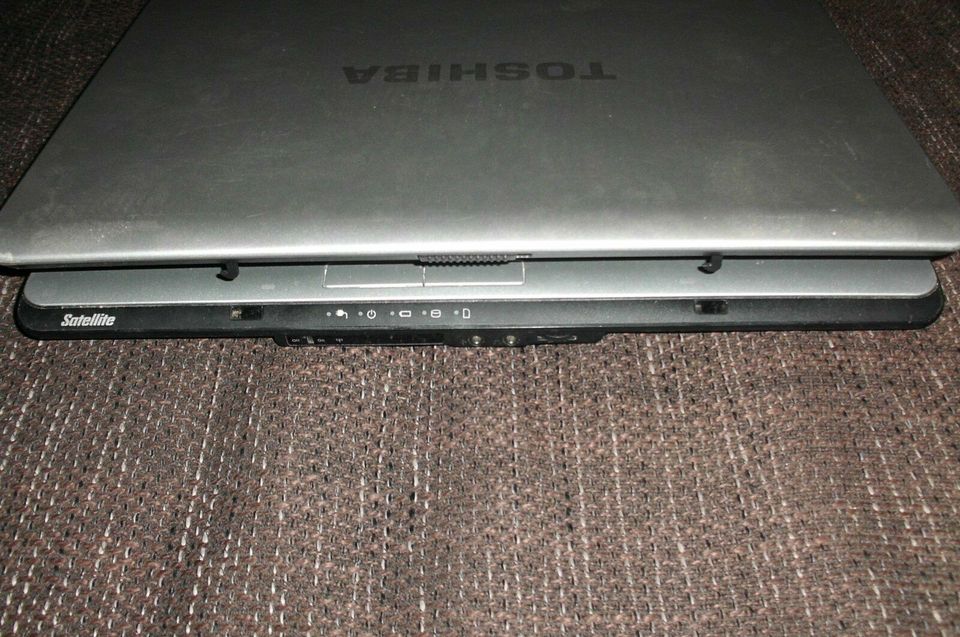 Toshiba Satellite L300D Notebook Defekt als Ersatzteil in Berlin