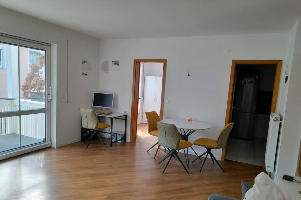 2 Zi. Wohnung mit Balkon, Keller, Stellplatz, EBK in Würzburg