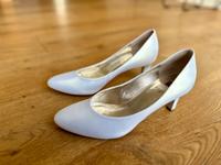 Högl Hochzeitsschuhe in perlweiß, Größe 38,5 Stuttgart - Stuttgart-Süd Vorschau
