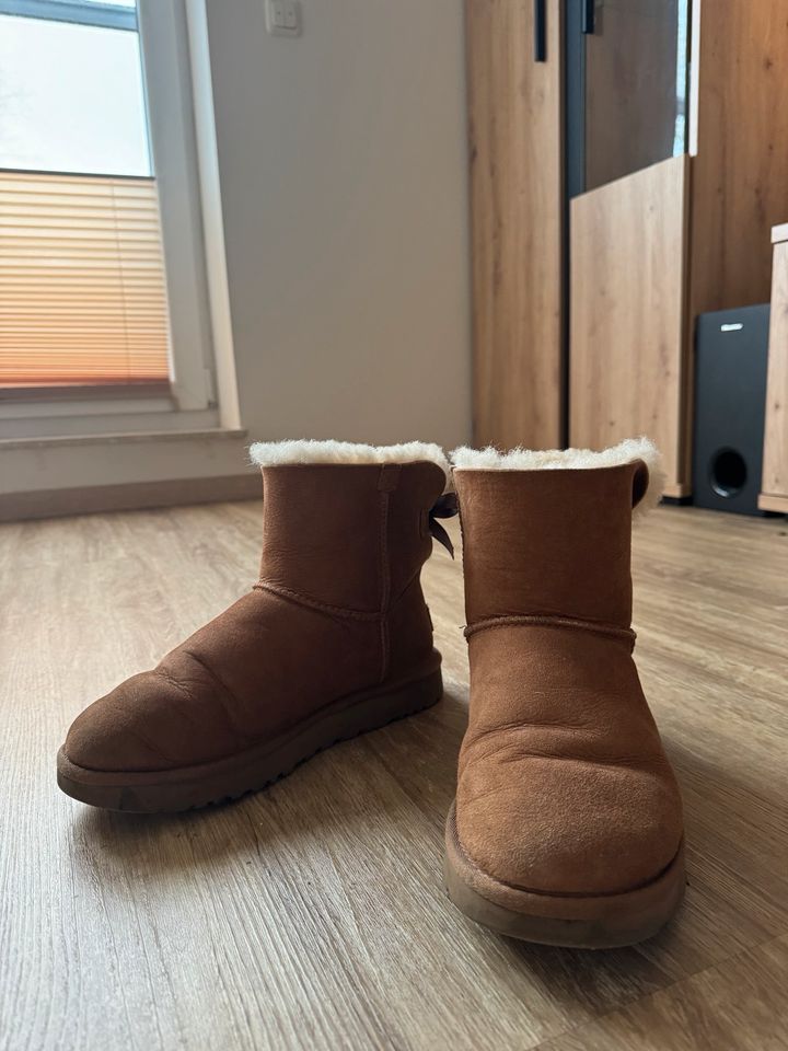 UGG Mini Bailey Bow Brown, Gr. 39 in Schortens