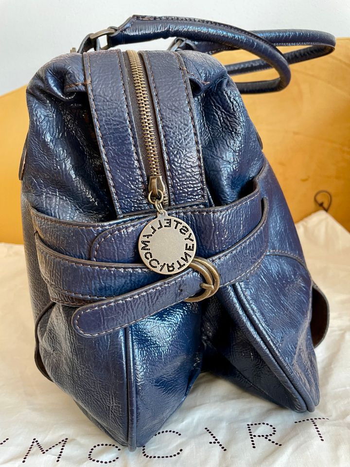 Original Stella McCartney Weekender aus veganem Leder wie NEU in München