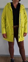 Neuwertige Regenjacke, neon, Tchibo, Gr. 42 Hessen - Bad Vilbel Vorschau