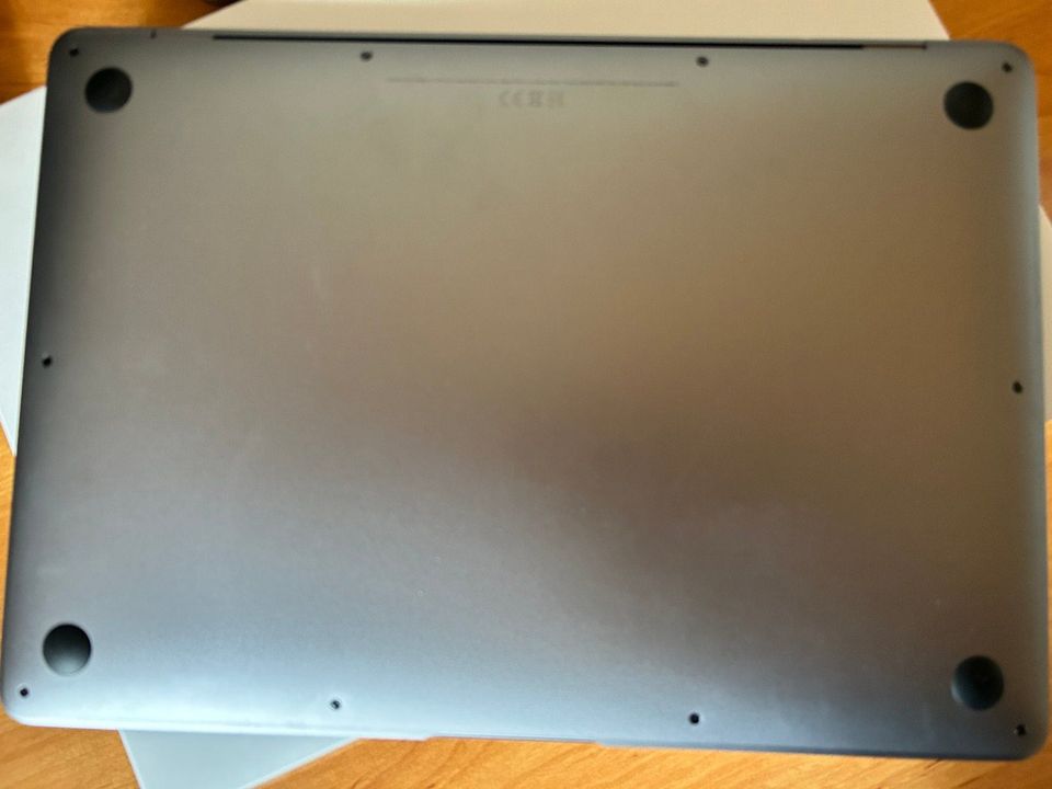 MacBook Air 13" M1 (2020, 8GB, 256GB, Space Grau) in Wilnsdorf