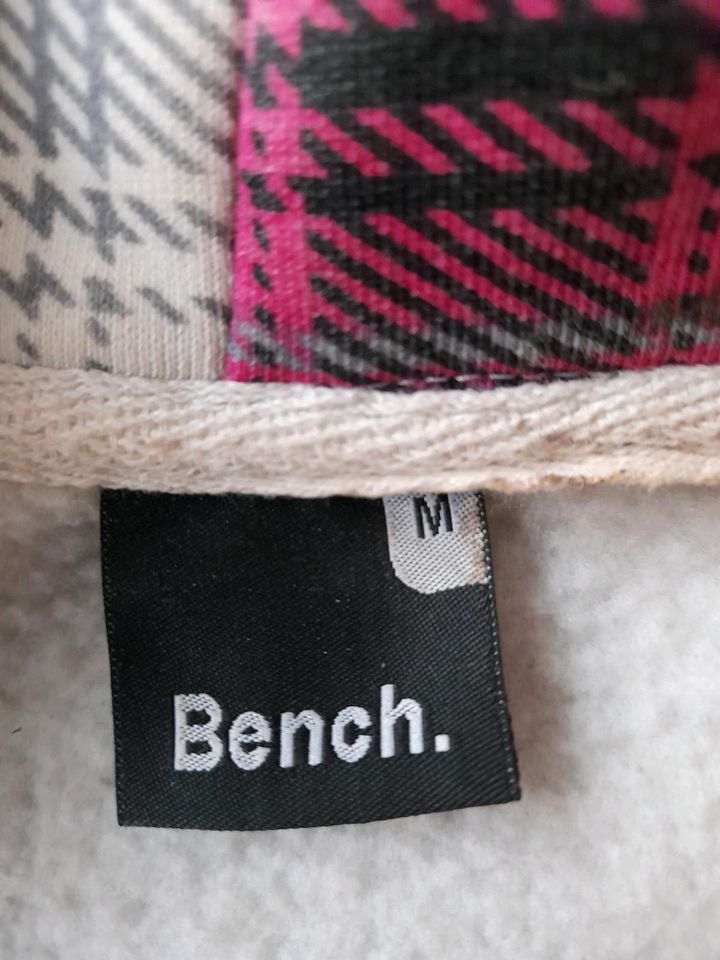 Bench Sweatshirt-Jacke Gr. M in Aasbüttel