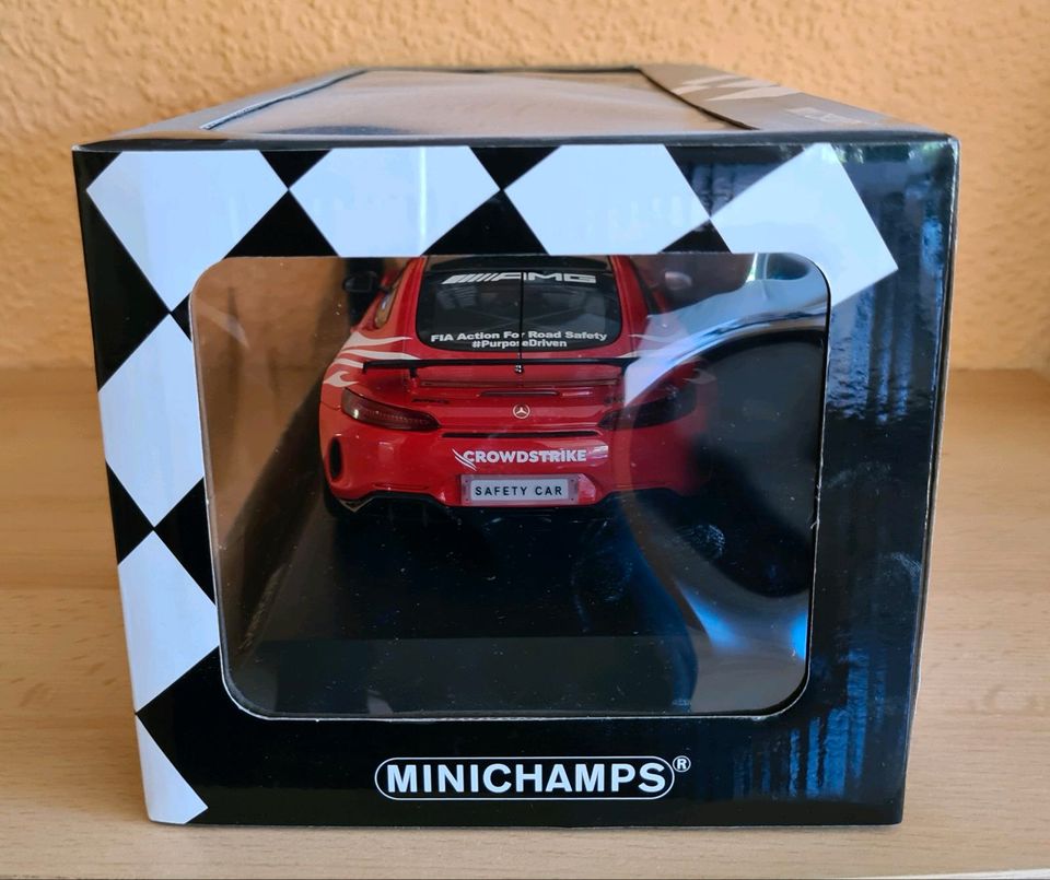 Mercedes AMG GTR Minichamps Formel 1 Safety Car 1:18 Neu OVP! in Esens