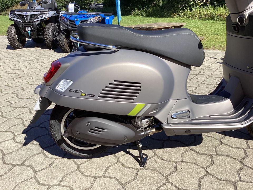 Vespa GTS SUPER TECH 300 in Nordhorn