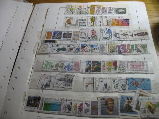 Briefmarkensammlung Berlin gestempelt 1948 bis 1990 zum stöbern in Konstanz