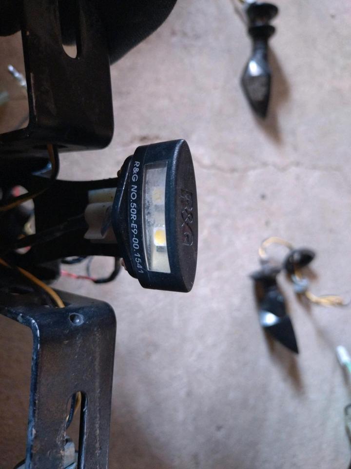 Miniblinker Set LED incl. Kennzeichen Halter R&G Yamaha R6 rj15 in Unterstadion