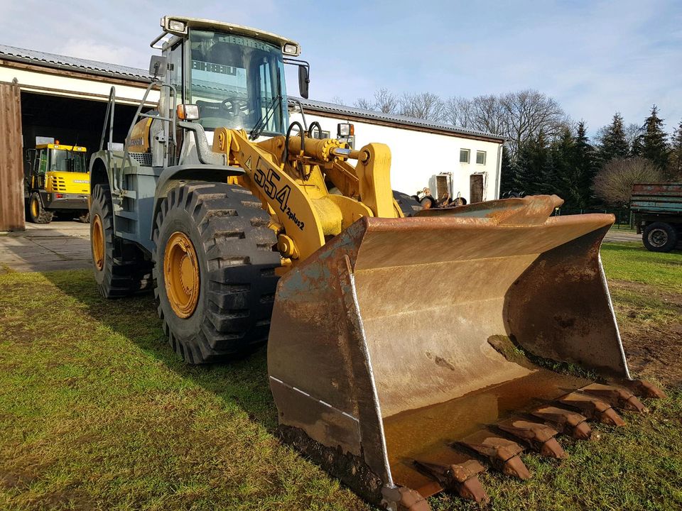 Radlader Liebherr 554, 2plus2 in Semlow