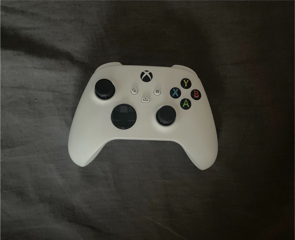 Xbox Series S Controller mit Akku in Senftenberg