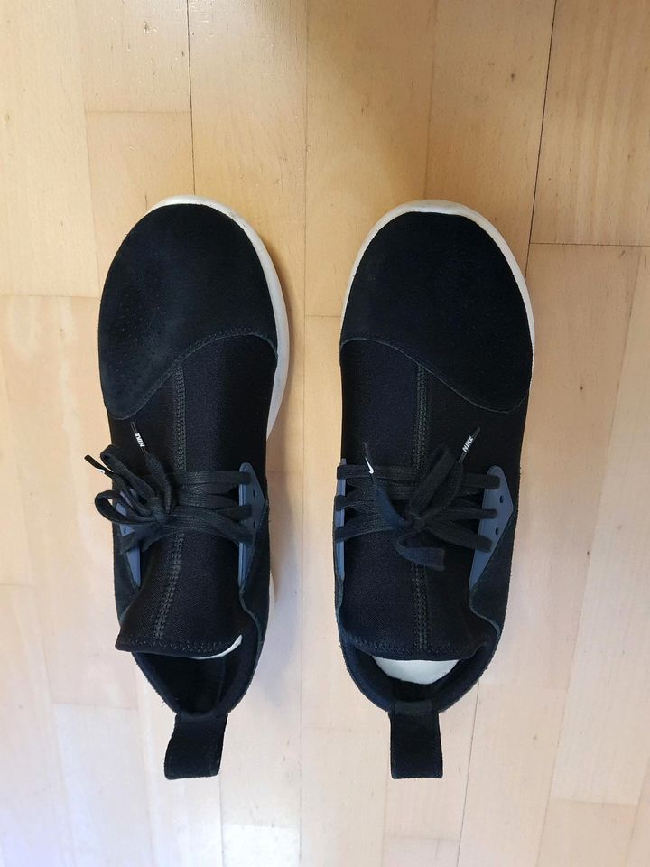 Nike Schuhe Gr. 44,5 ca. 5x getragen. Fällt klein ein. in Ebersberg