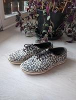 Vans mit Leoprint Größe 39 Berlin - Hohenschönhausen Vorschau