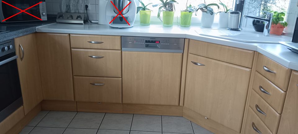 Küchenzeile U-Form und extra 120cm breiten Hochschränken in Veitsbronn