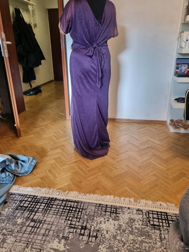 Abendkleid in Bergisch Gladbach