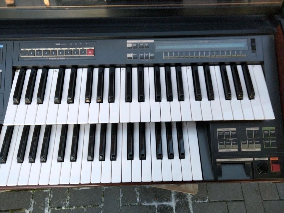 Yamaha Orgel MC-600 electone mit Hocker top Zustand in Bassum