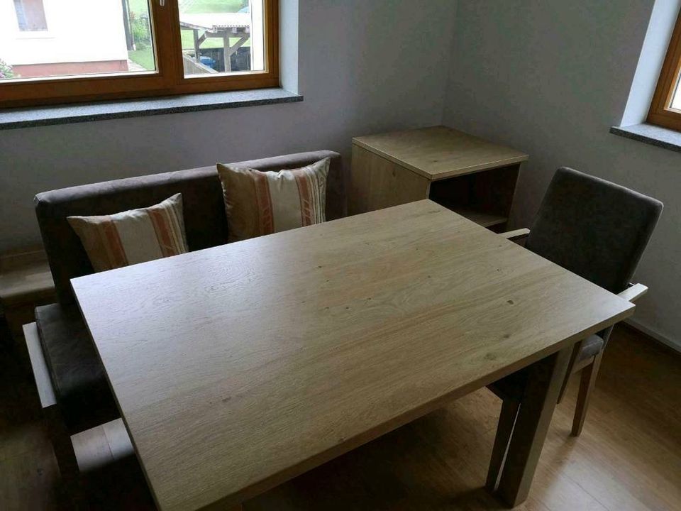 Esszimmer - Tisch Bank, Stuhl, Kommode in Krumbach Schwaben