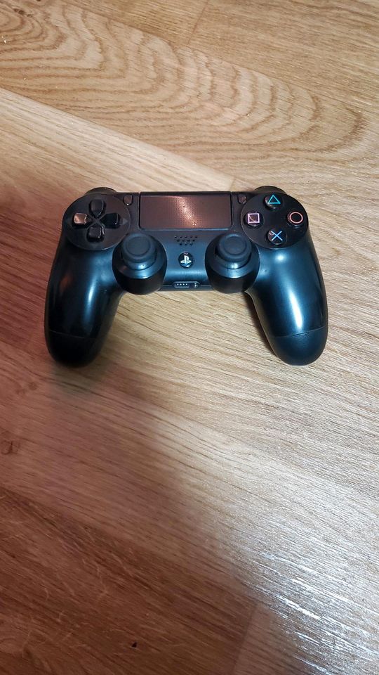 PS4 inkl. Controller & Spiel in Berlin