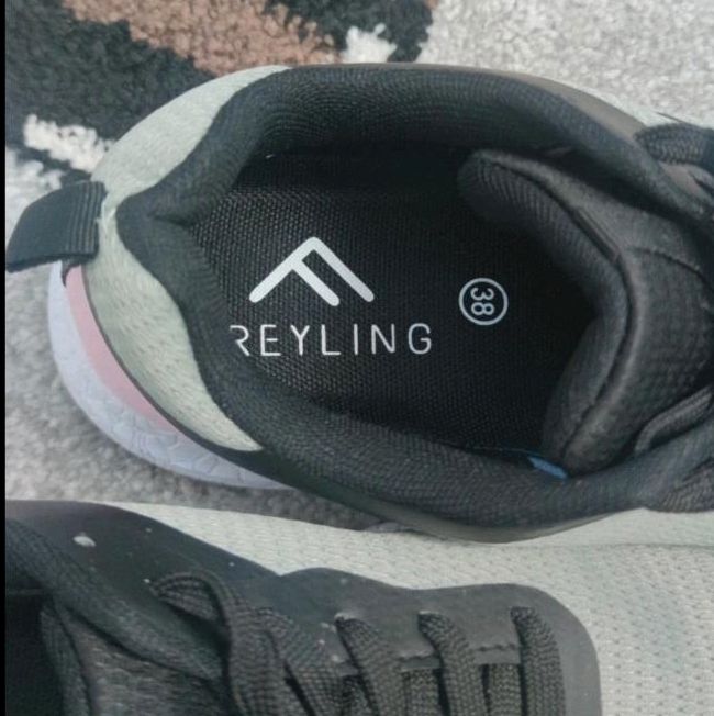 Damen Sneaker Turnschuhe Von Freyling Größe 38 in Haste