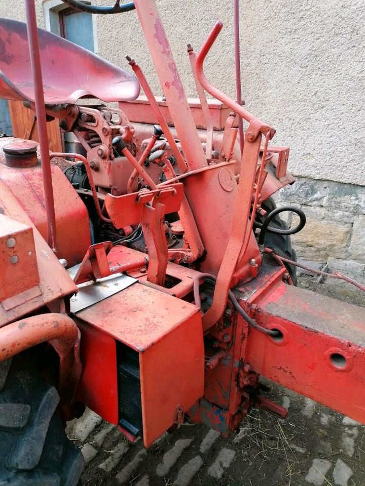 Traktor Geräteträger Gt124 Rs09 mit Pritsche und Heckhydraulik in Freyburg (Unstrut)