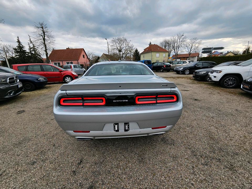 Dodge challenger SRT 392 Weitbody 6,4 l 492 PS in Potsdam