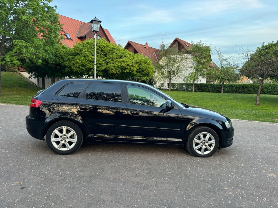 Audi A3 Automatik Sportback 2.0 TDI in Erbach