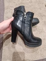 Damen Stiefeletten mit Absatz Catwalk Gr 39 Nordrhein-Westfalen - Elsdorf Vorschau
