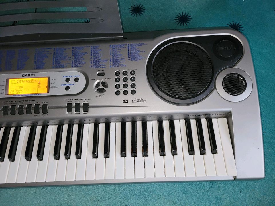 Casio LK-73 Keyboard mit MIDI Schnittstelle - Leuchttasten in Habichtswald