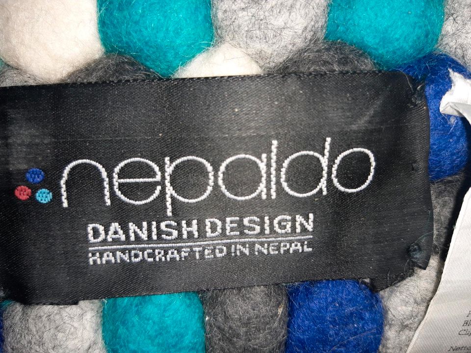 Teppich Rund Wolle Filzkugeln Nepal Handmade Design Nepaldo in Finsing