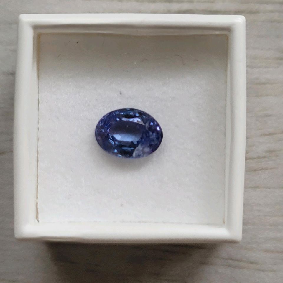 Tansanit klein Blau-Violett 0,7 ct in Vettweiß
