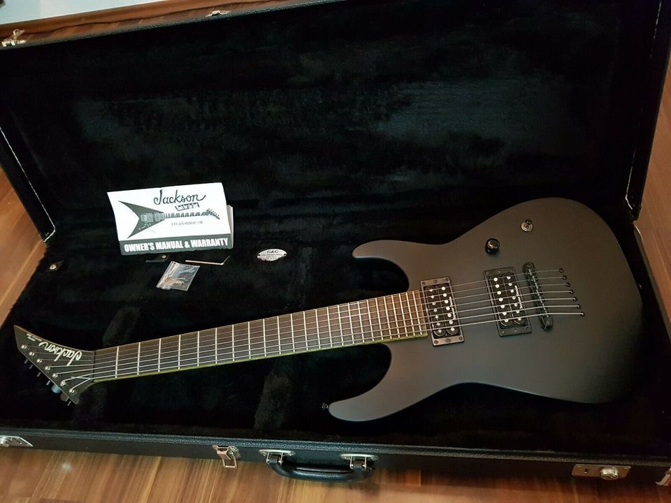 Jackson USA Custom Shop Soloist 7 String Matte Black in München